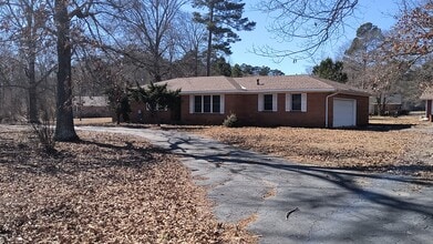 5008 Bobo Rd in Pine Bluff, AR - Building Photo - Building Photo