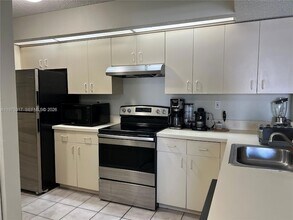 8580 SW 212th St, Unit 304 in Cutler Bay, FL - Building Photo - Building Photo