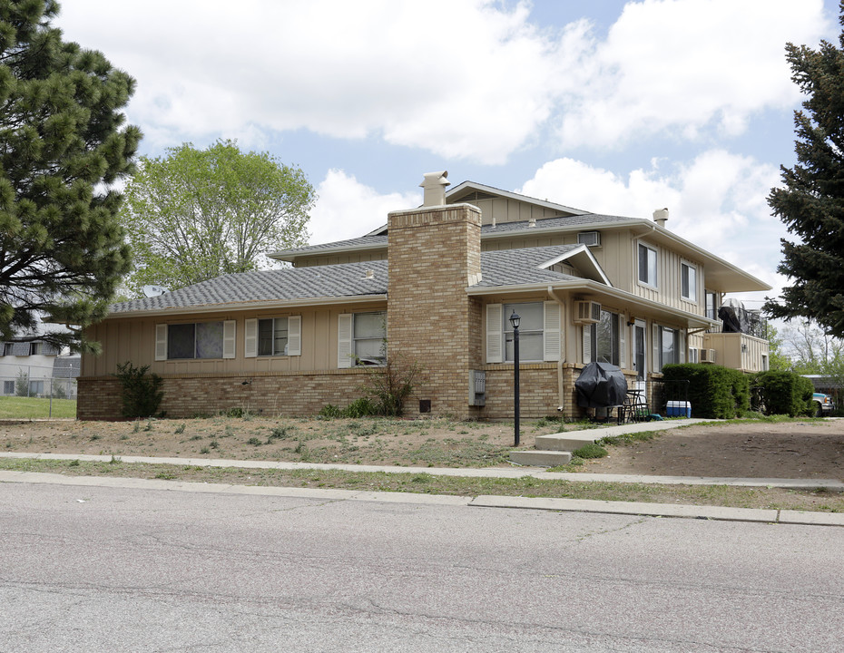 4211 Forest Hill Rd in Colorado Springs, CO - Foto de edificio