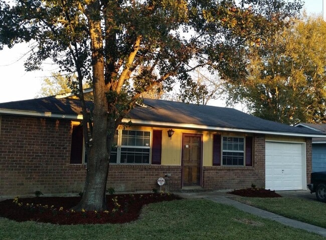 property at 1536 Natchez Ln