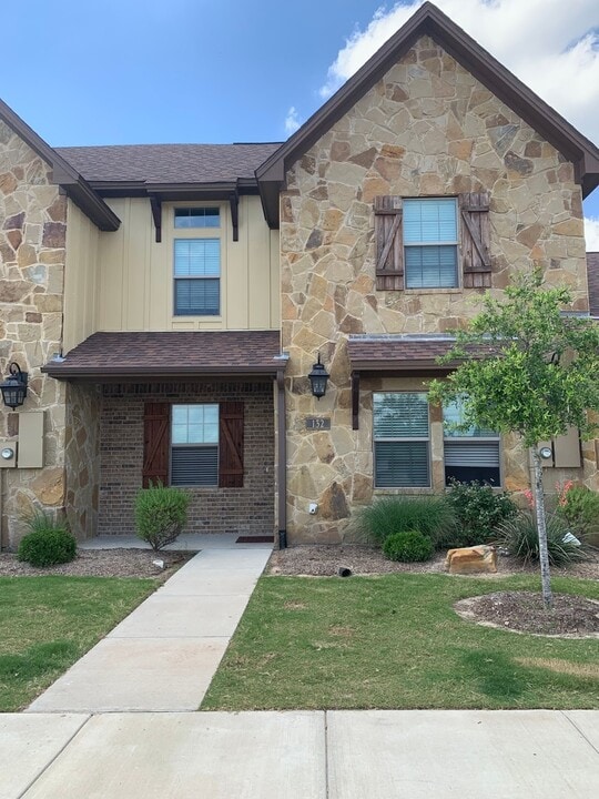 132 Knox Dr in College Station, TX - Building Photo
