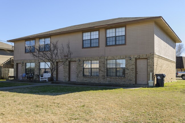 605 Meadow View Ct in Denton, TX - Foto de edificio - Building Photo