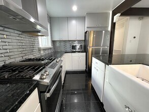 8824 Tyrone Ave in Los Angeles, CA - Building Photo - Building Photo