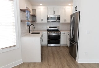 713 Stevens St in Geneva, IL - Building Photo - Building Photo