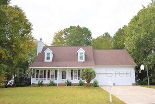 6405 Rolling Meadows Ln in Fayetteville, NC - Building Photo