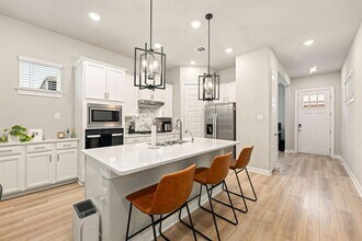 2406 Driftwood Trl in Clear Lake Shores, TX - Foto de edificio - Building Photo