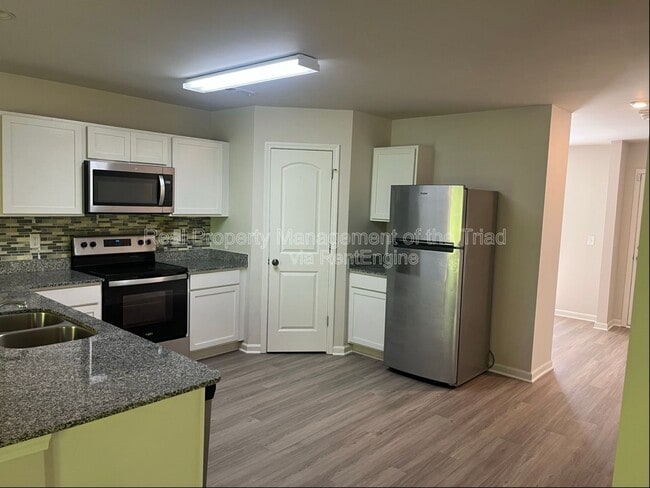 3802 Bellingham Ct in Greensboro, NC - Building Photo - Building Photo