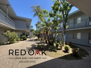 12520 Lakewood Blvd in Downey, CA - Foto de edificio - Building Photo