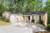 837 Hemingway Rd in Stone Mountain, GA - Building Photo - Building Photo