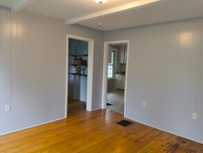 136 Maple St in Milford, CT - Building Photo - Building Photo