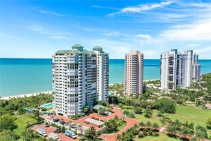 8171 Bay Colony Dr in Naples, FL - Building Photo