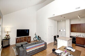 2125 Southend Dr in Charlotte, NC - Building Photo - Building Photo