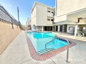 5226 Lexington Ave, Unit 28 in Los Angeles, CA - Foto de edificio - Building Photo