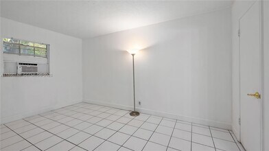 400 SE 31st St in Fort Lauderdale, FL - Foto de edificio - Building Photo