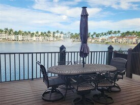 6290 Bahia Del Mar Cir N in St. Petersburg, FL - Building Photo
