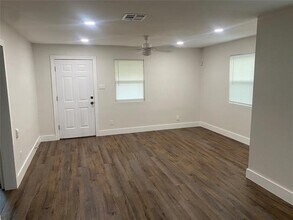 2307 Lea Crest Dr in Dallas, TX - Building Photo - Building Photo