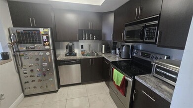16851 NE 23rd Ave in North Miami Beach, FL - Building Photo - Building Photo