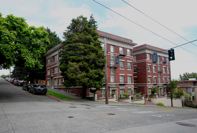 Castle Court in Seattle, WA - Building Photo - Building Photo