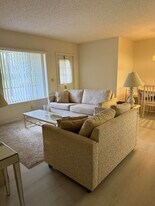 133 Lake Pine Cir in Greenacres, FL - Building Photo