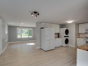 1865 Maple Dr in Traverse City, MI - Foto de edificio - Building Photo