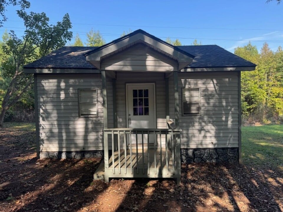 613 Patillo Rd in Lagrange, GA - Building Photo