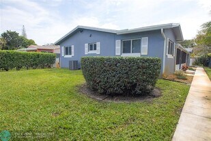 2432 Sherman St in Hollywood, FL - Building Photo