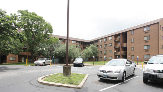 College Parkway Place in Annapolis, MD - Foto de edificio - Building Photo