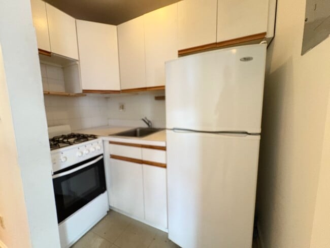 211 Clinton Ave, Unit 1