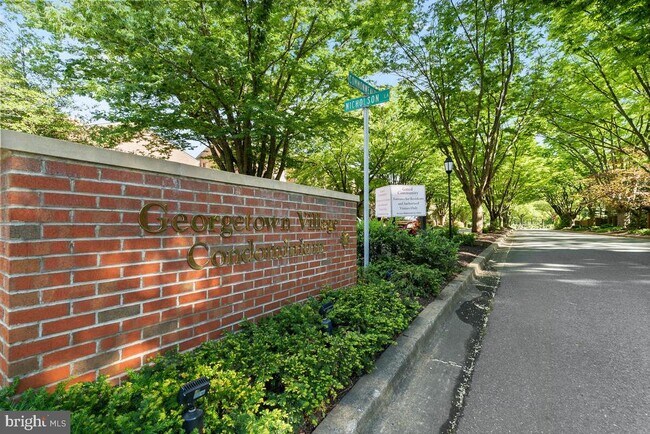 11401 Commonwealth Dr in Rockville, MD - Building Photo - Building Photo