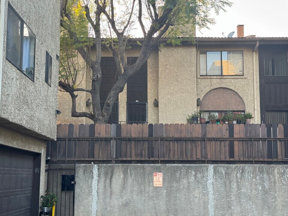 8750 Kester Ave in Panorama City, CA - Building Photo