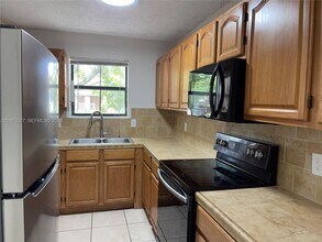 15591 SW 105th Terrace in Miami, FL - Building Photo - Building Photo