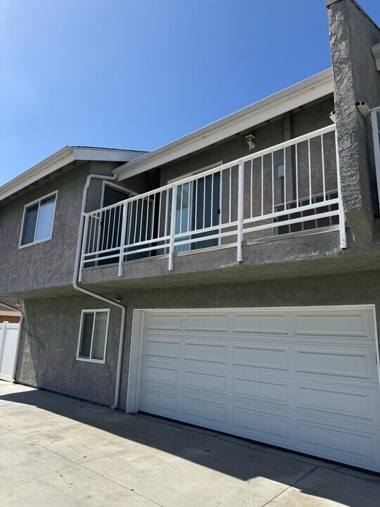 10066 Flower St, Unit C in Bellflower, CA - Building Photo