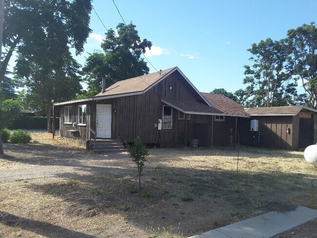 5209 Swayze Rd in Creston, CA - Building Photo - Building Photo