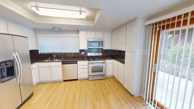 4002 Carmel Brooks Way in San Diego, CA - Building Photo - Building Photo