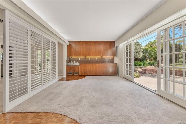 property at 4020 Vía Picaposte