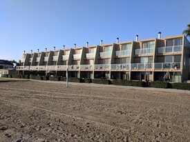 3750 Bayside Walk in San Diego, CA - Building Photo