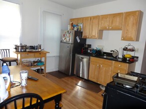 528 Cambridge St, Unit 1 in Boston, MA - Foto de edificio - Building Photo
