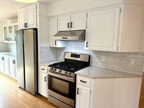 4978 Suntree Ln in Lake Oswego, OR - Building Photo - Building Photo