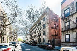 2156 Cortelyou Rd in Brooklyn, NY - Foto de edificio - Building Photo