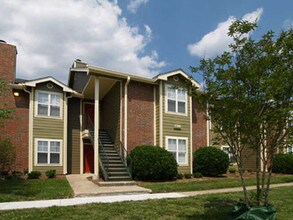 Central on the Green Apartment Homes in Raleigh, NC - Building Photo - Building Photo