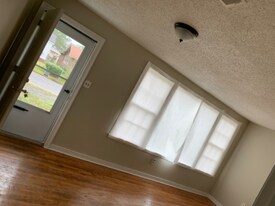 4242 Monroe Ave in Baton Rouge, LA - Building Photo