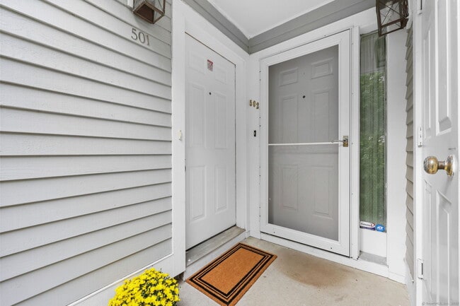 351 Pemberwick Rd in Greenwich, CT - Building Photo - Building Photo