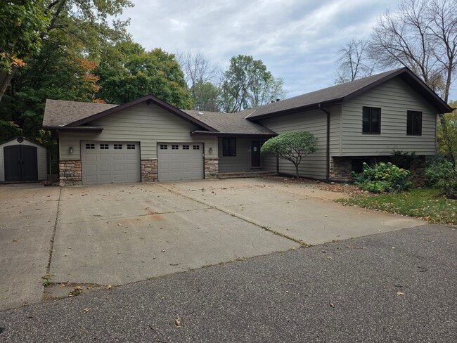 4110 Juneau Ln N in Plymouth, MN - Building Photo - Building Photo