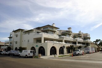 1220-1222 1st St in Coronado, CA - Foto de edificio - Building Photo