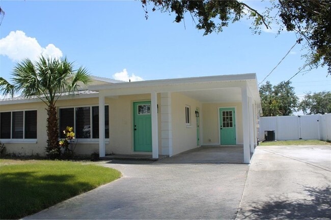 6013 Fortune Pl in Apollo Beach, FL - Building Photo - Building Photo