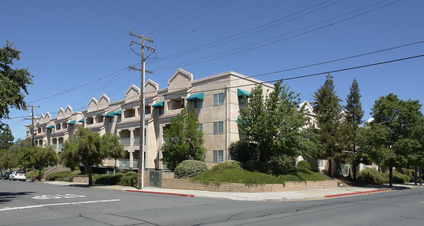 Casa Del Rio Senior Apartments in Antioch, CA - Building Photo