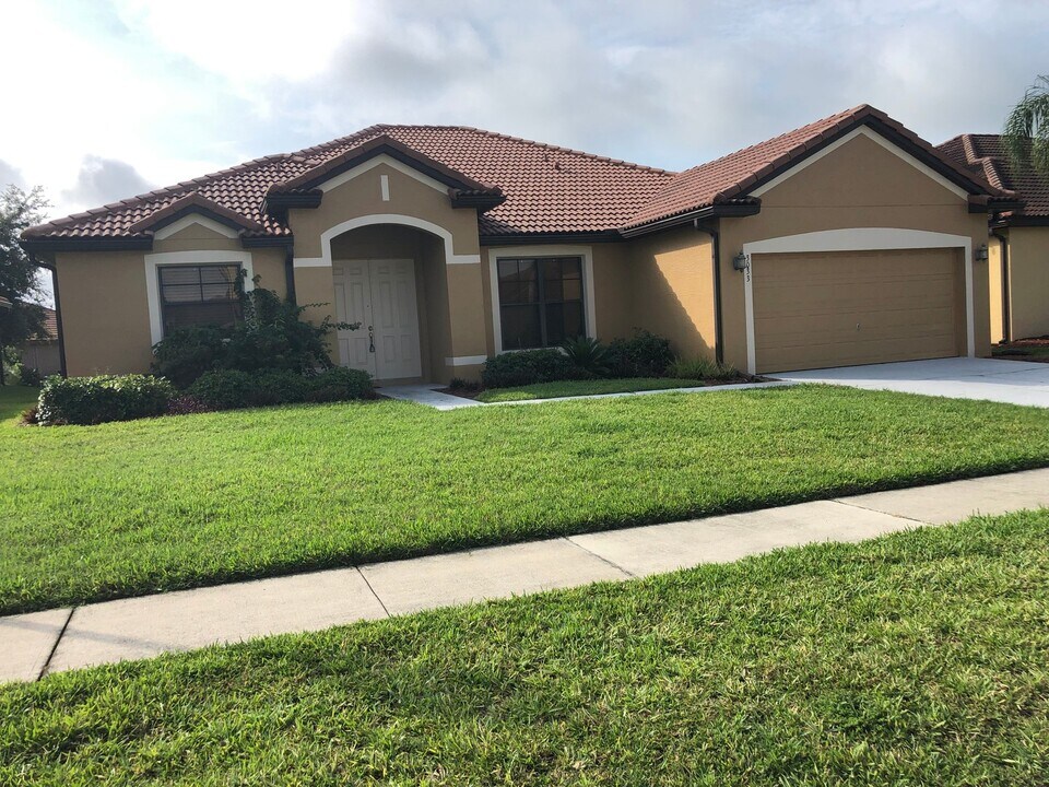 3033 Camino Real Dr S in Kissimmee, FL - Building Photo