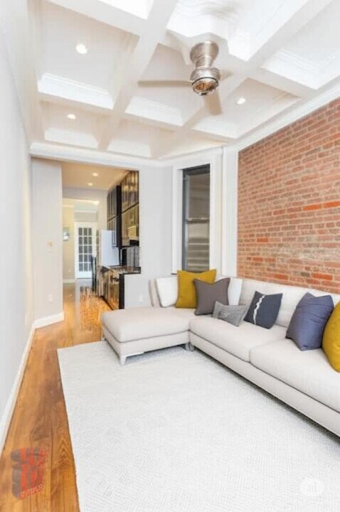 321 East Tenth St (Ave A & Ave B), #2E in New York, NY - Building Photo