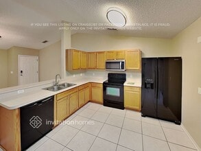 3442 Commerce Ave in Deltona, FL - Foto de edificio - Building Photo