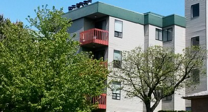 Garden Terrace Apartments in Seattle, WA - Building Photo - Building Photo